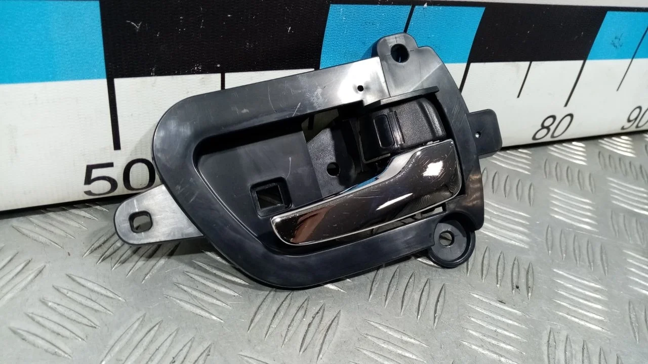 [Б/У] Ручка двери внутренняя правая Mitsubishi [Код: 00377740]