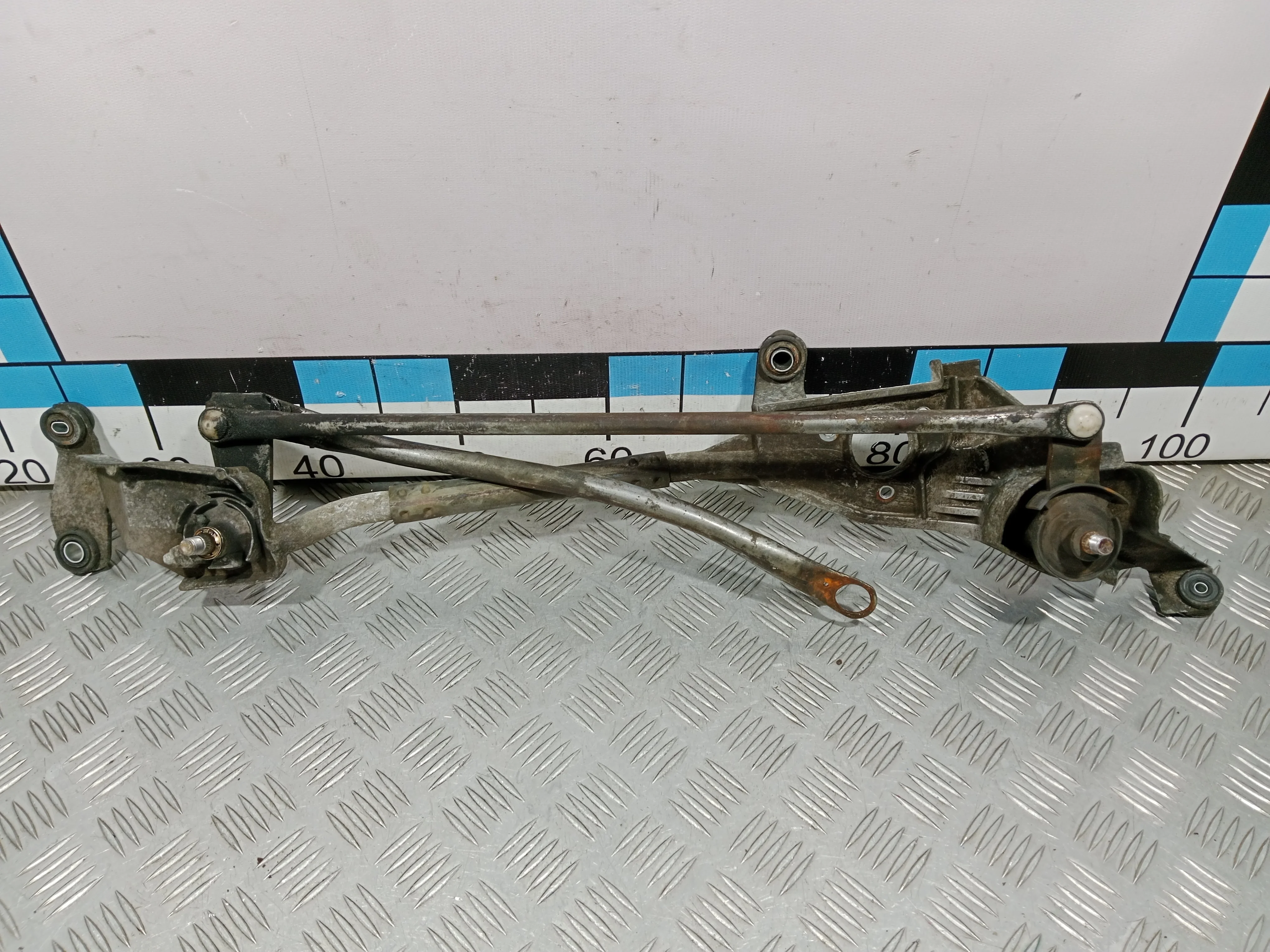 [Б/У] Трапеция стеклоочистителей - (Состояние: Незначительные дефекты, нет тяги, идущая на моторчик) [Незначительные дефекты] [Код: 00396816]