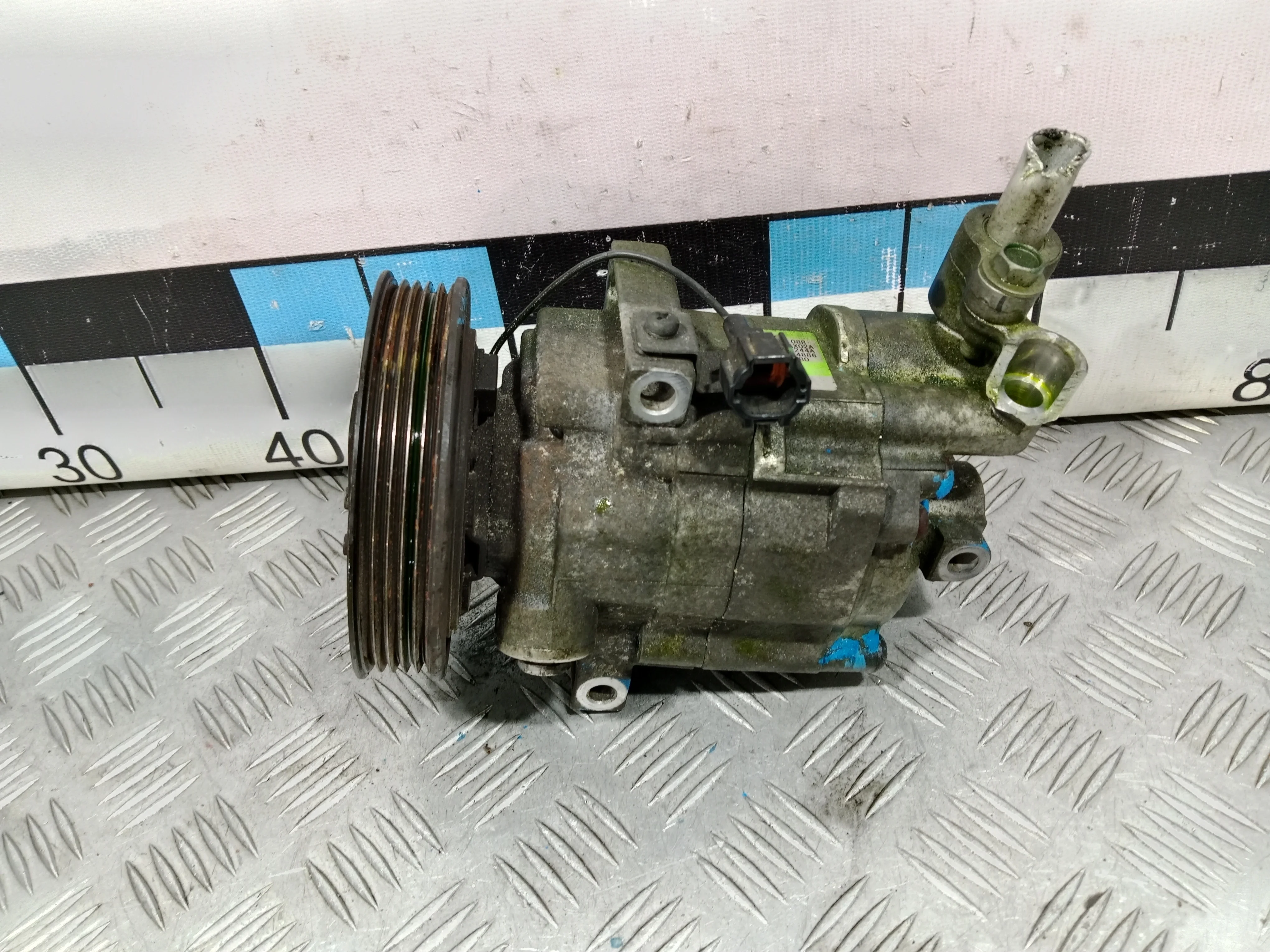 [Б/У] Компрессор кондиционера Nissan March - отломано посадочное место трубки [Незначительные дефекты] [Код: 00399478]