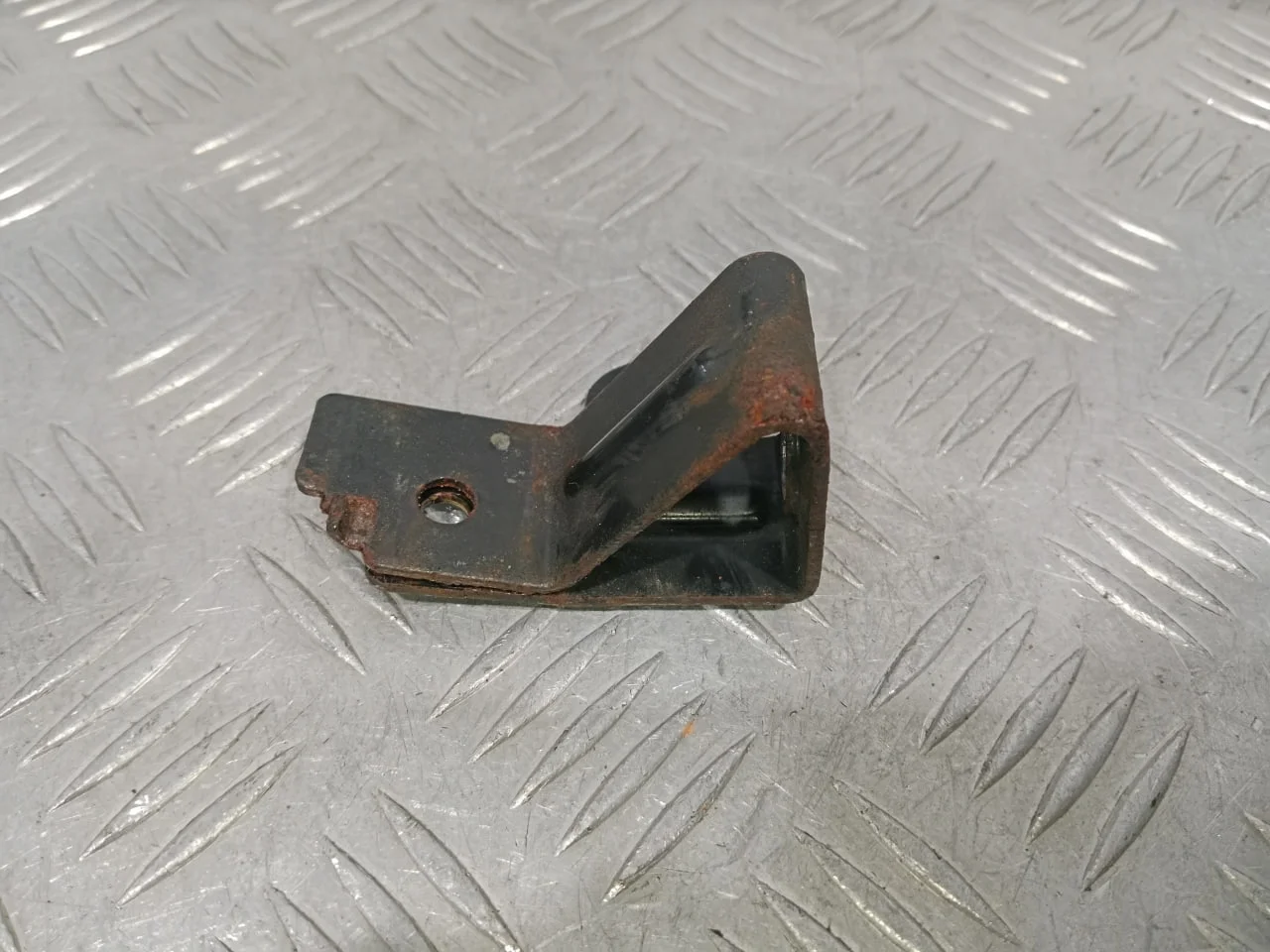 [Б/У] Кронштейн радиатора [Код: 00513621]