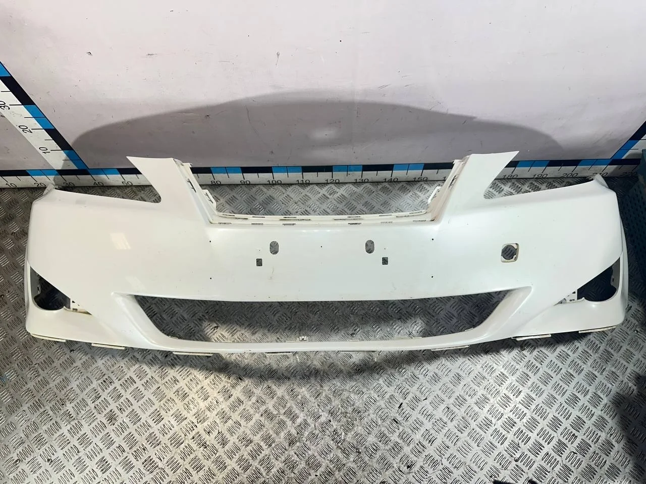 [Б/У] Бампер передний Lexus IS 250/350 - небольшая трещина справа снизу [Незначительные дефекты] [Код: 00288001]