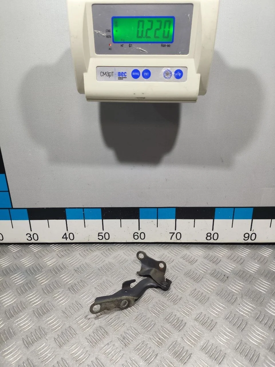 [Б/У] Петля капота правая [Код: 00679939 ]