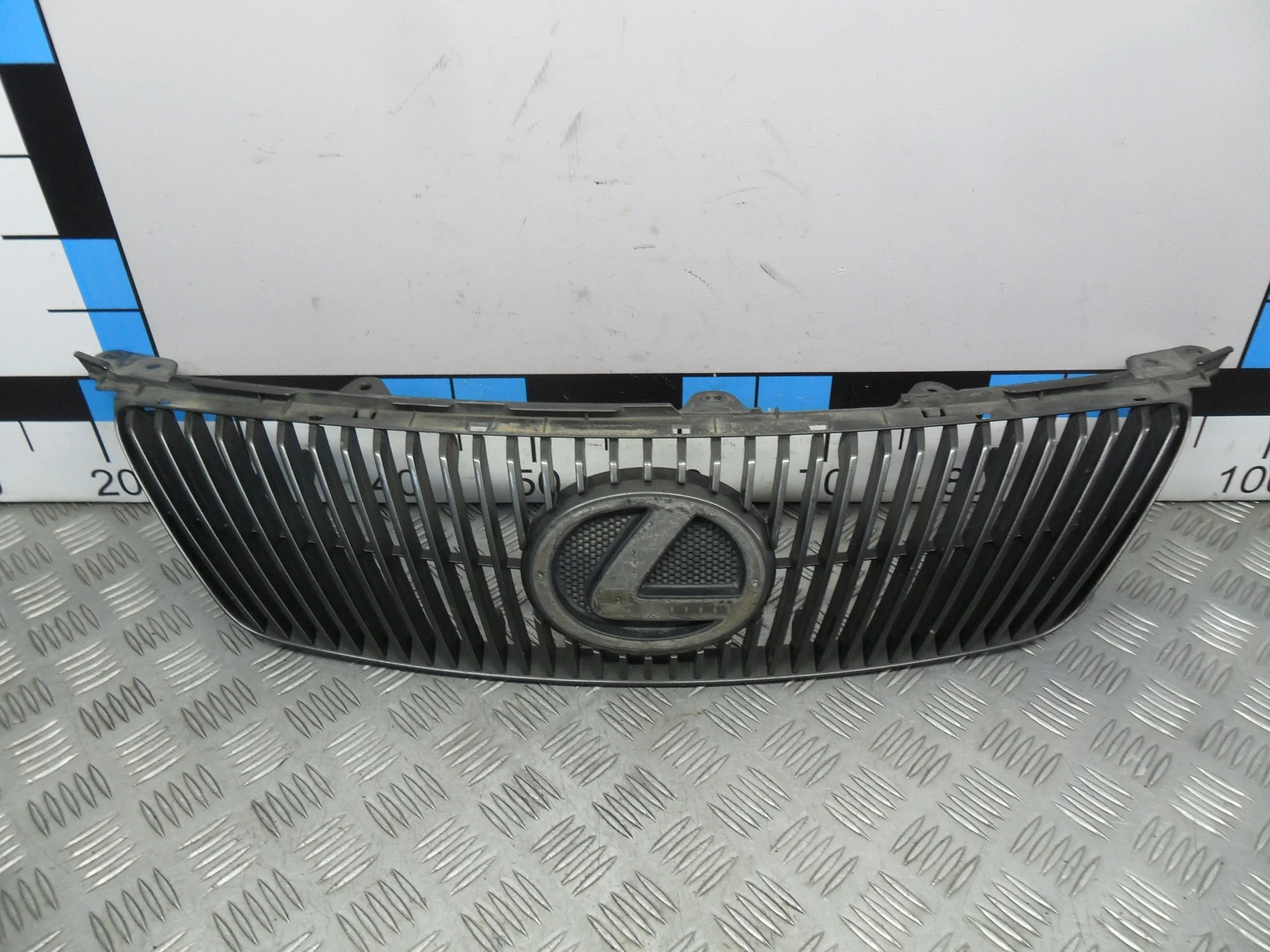 [Б/У] Решетка радиатора Lexus IS 250/350 2005-2013 [Код: 00356120]
