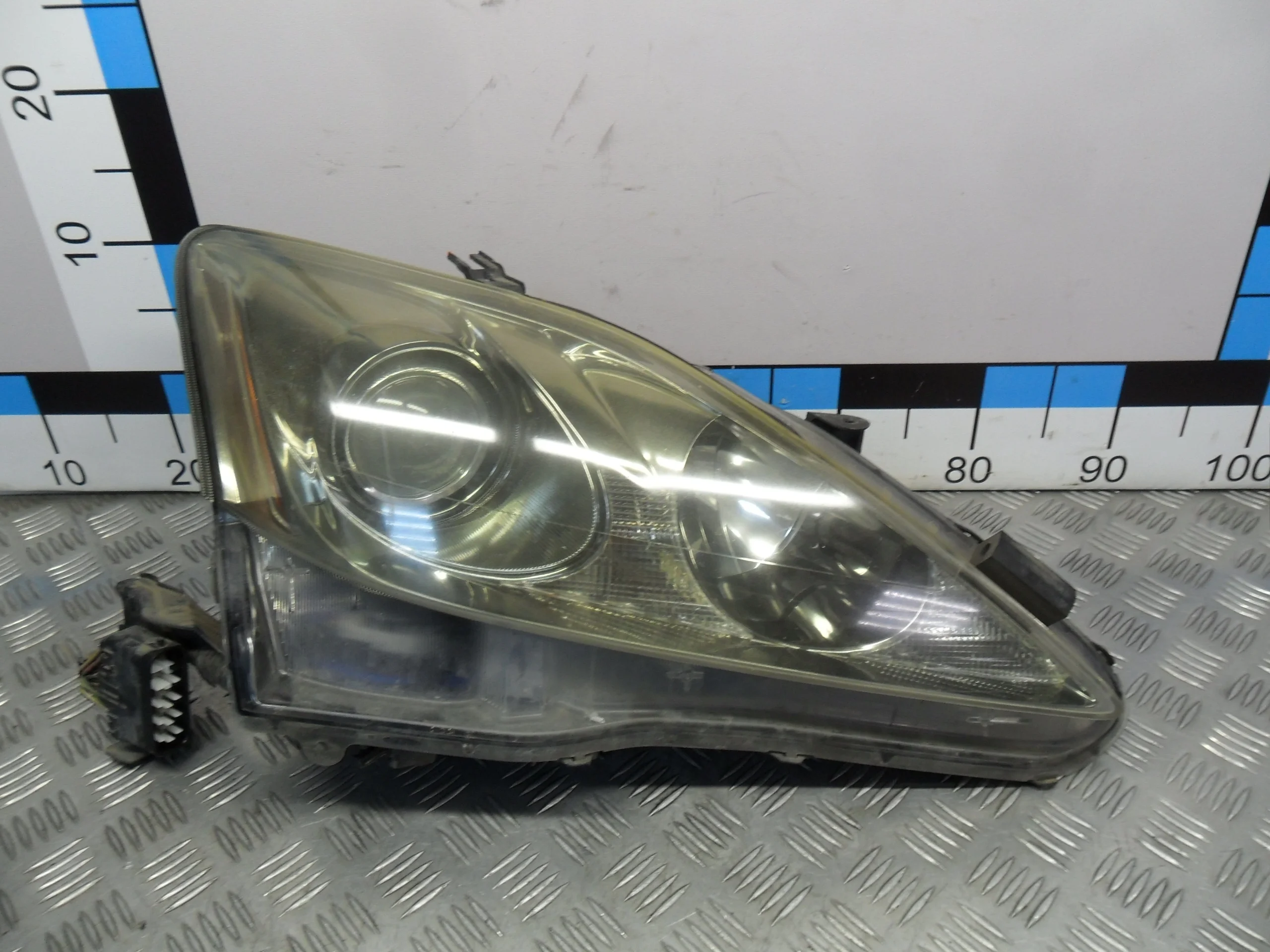 [Б/У] Фара правая (ксенон) в сборе с блоком - (Состояние: скол 1 крепления ) [Незначительные дефекты] [Код: 00356491]