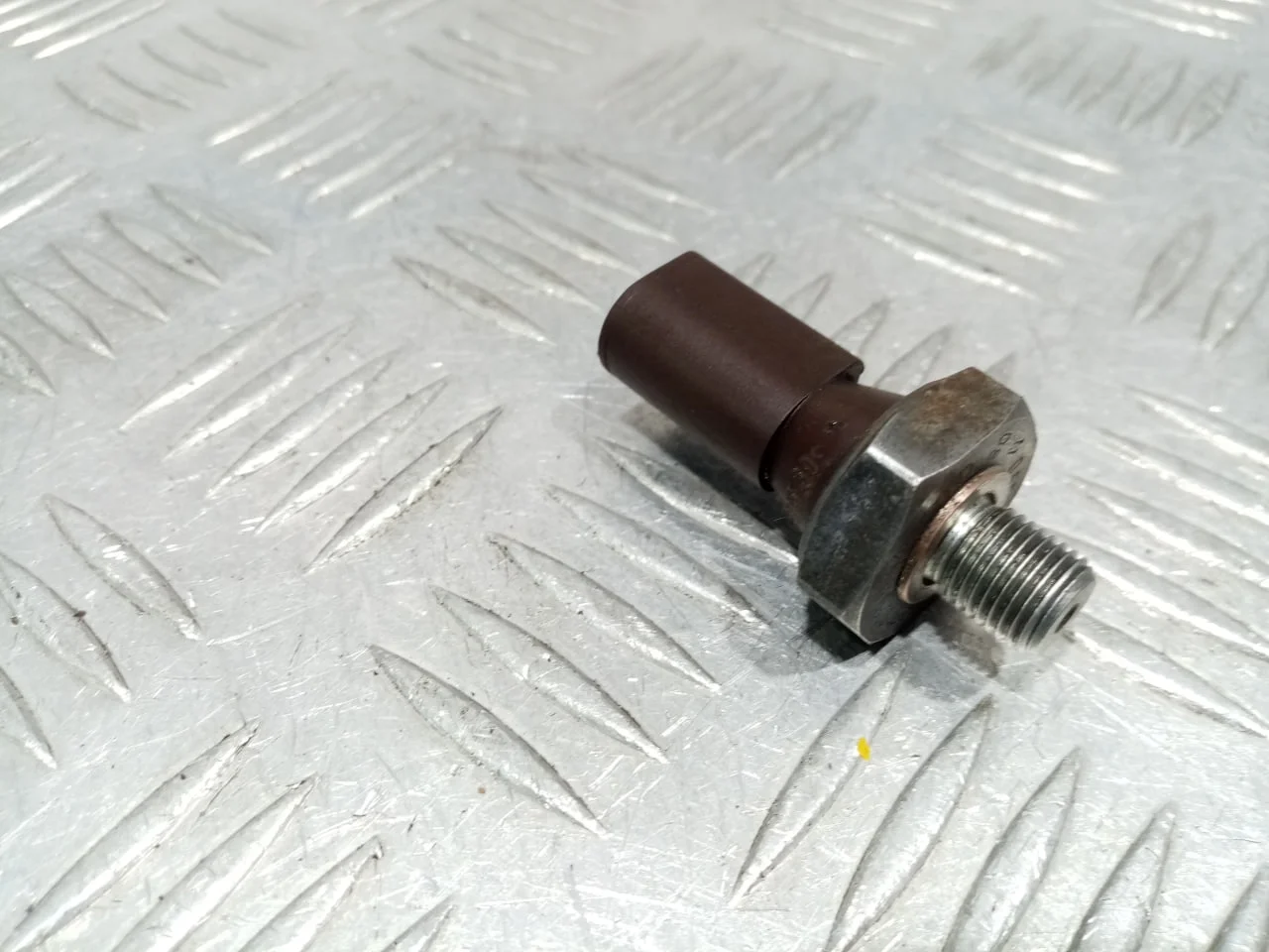 [Б/У] Датчик давления масла Vag [Код: 00684637 ]