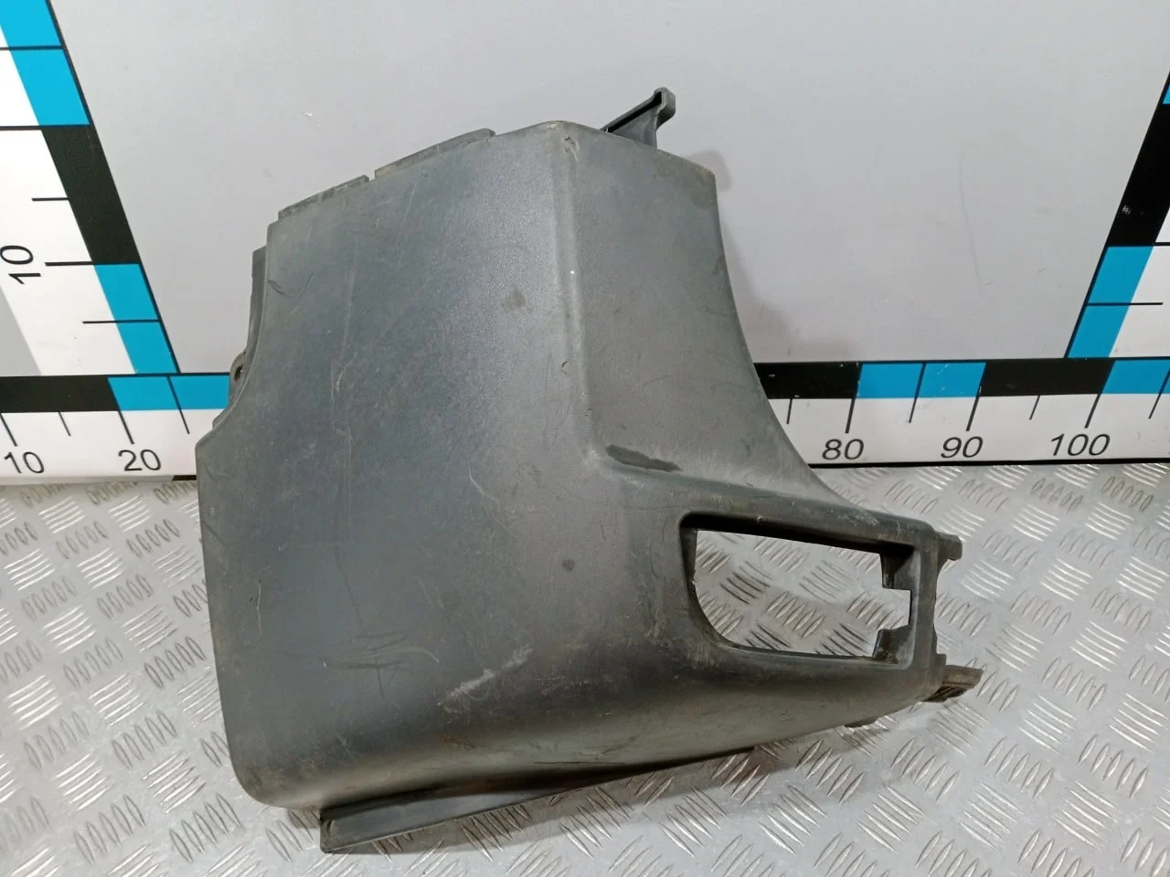 [Б/У] Накладка заднего бампера левая - Потертости [ХОРОШЕЕ] [Код: 00683335 ]