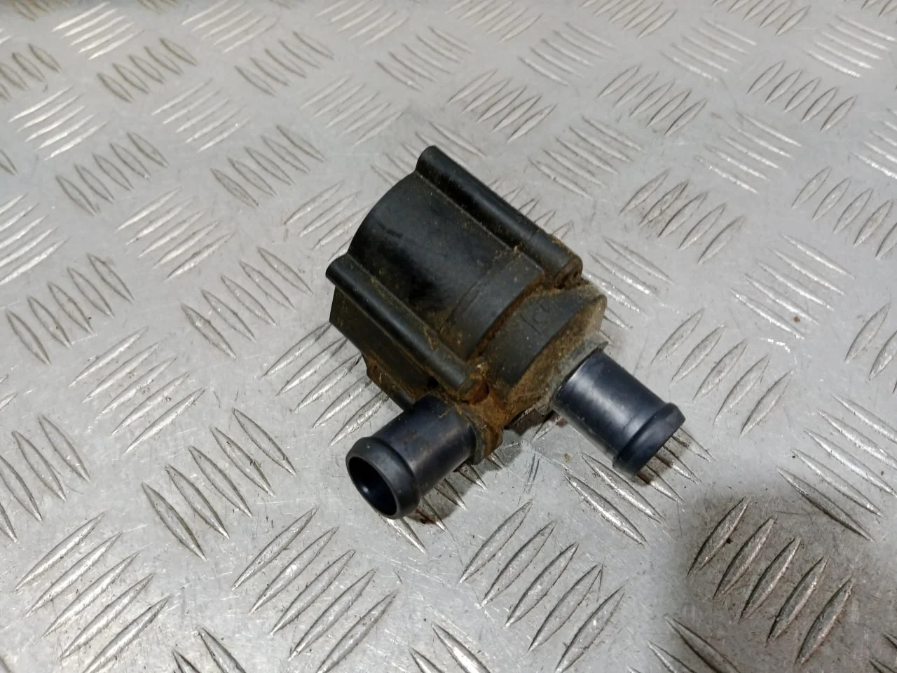 [Б/У] Насос (помпа) электрический [Код: 00681880 ]