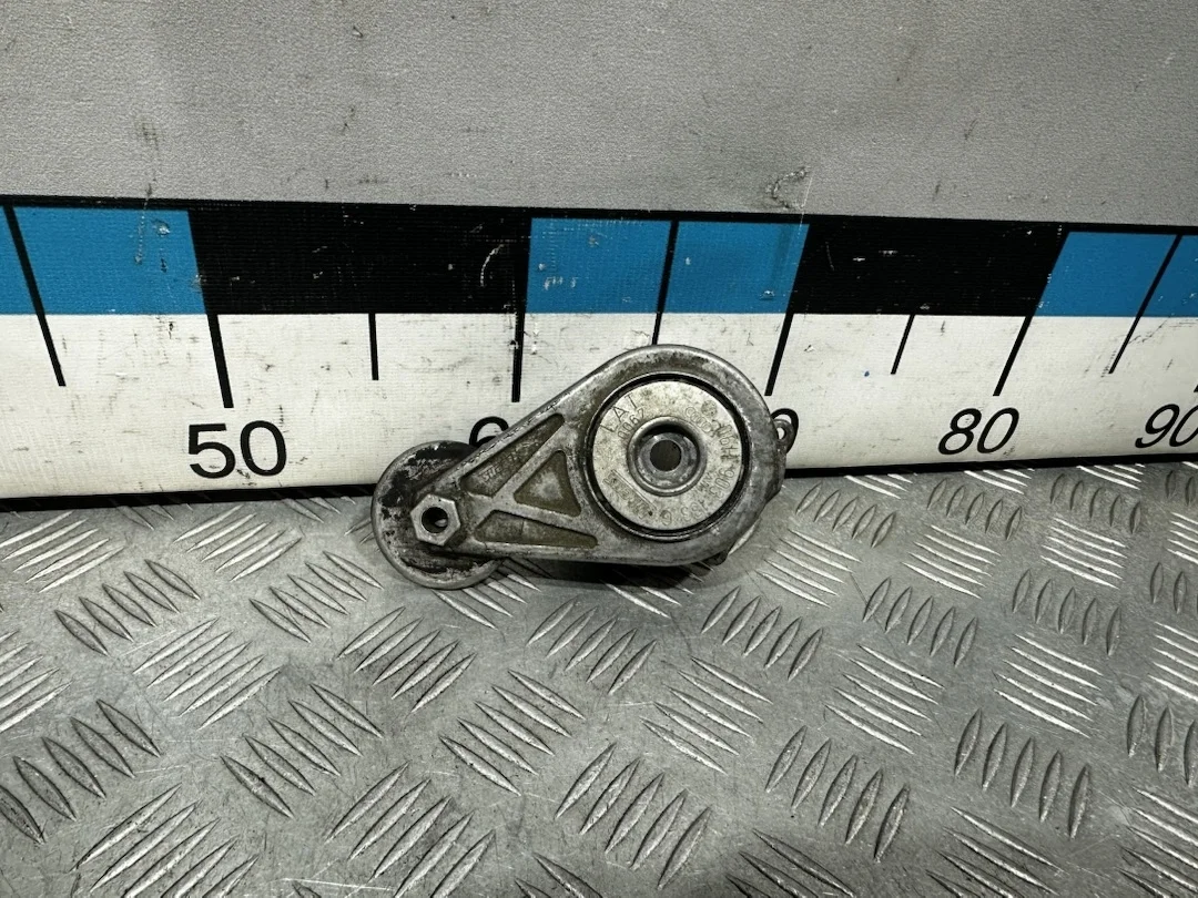 [Б/У] Натяжитель ремня - без ролика [ХОРОШЕЕ] [Код: 00682473 ]