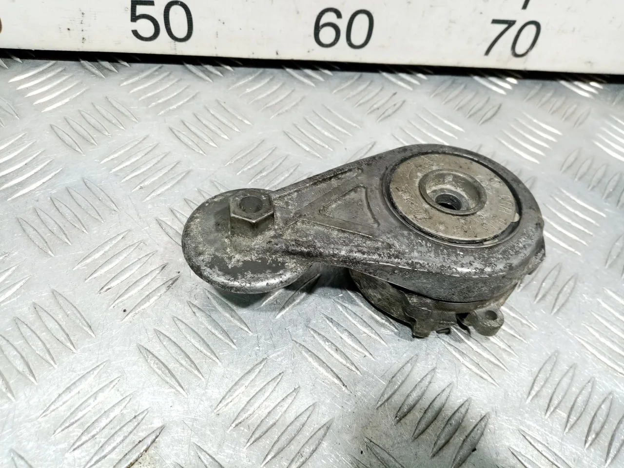 [Б/У] Натяжитель ремня [Код: 00684618 ]