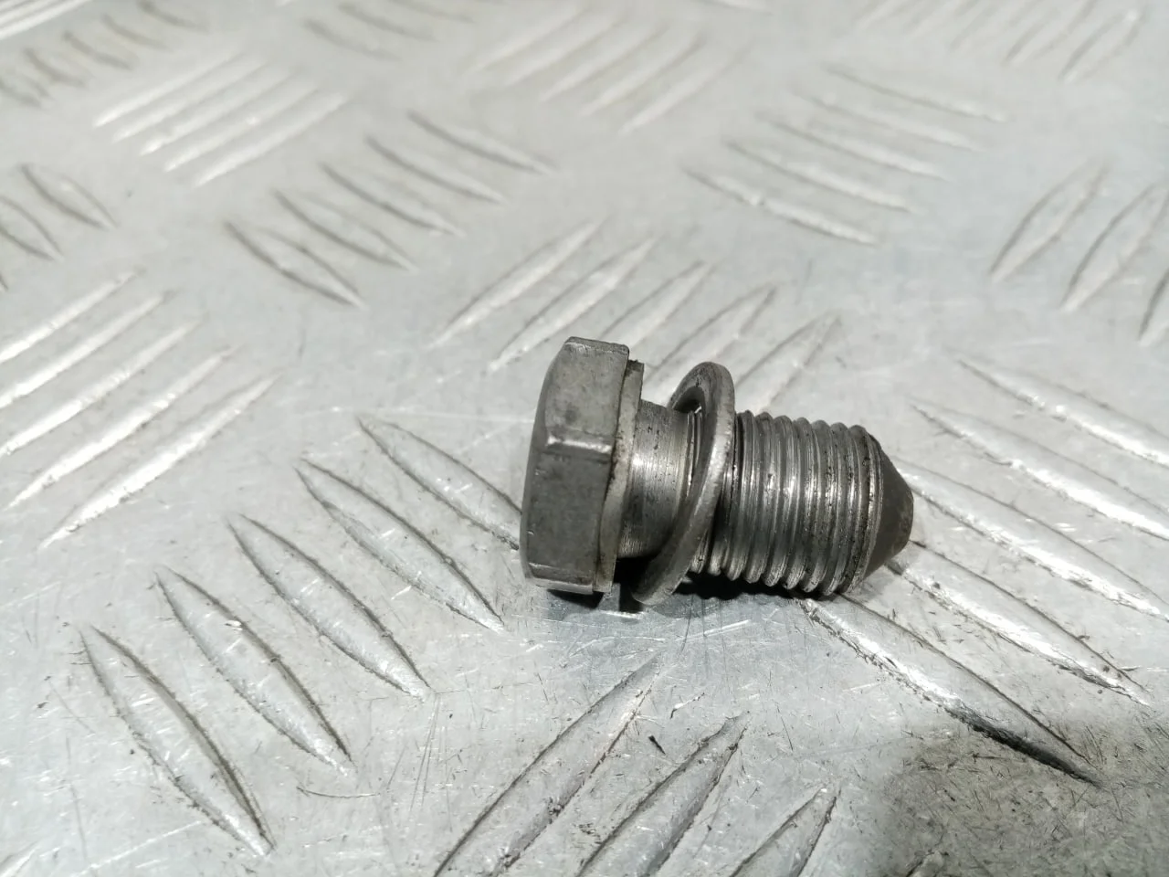 [Б/У] Пробка масляного поддона 14*12*1,5 [Код: 00685075 ]