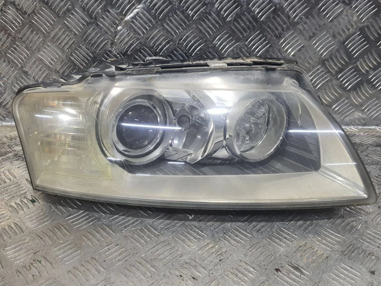 фара правая Audi A8 D3/4E