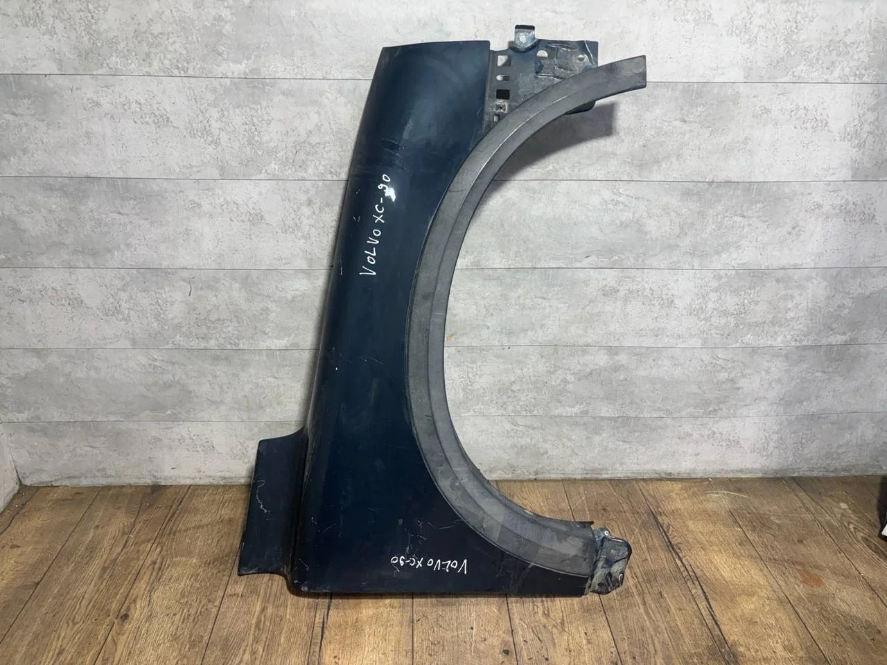 крыло переднее правое Volvo XC90