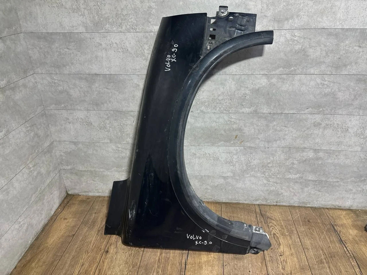 крыло переднее правое Volvo XC90
