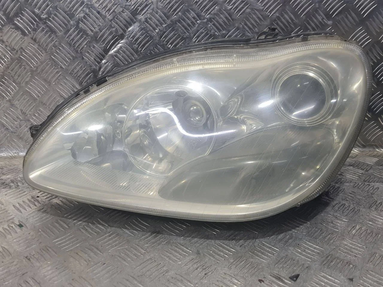 фара левая Mercedes-Benz S W220
