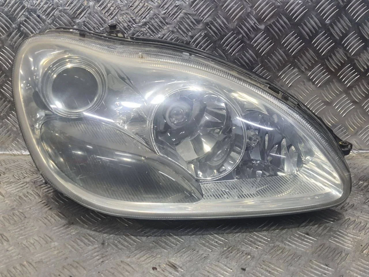 фара правая Mercedes-Benz S W220