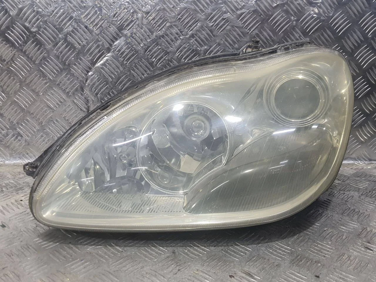 фара левая Mercedes-Benz S W220