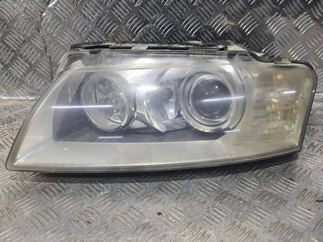 фара левая Audi A8 D3/4E