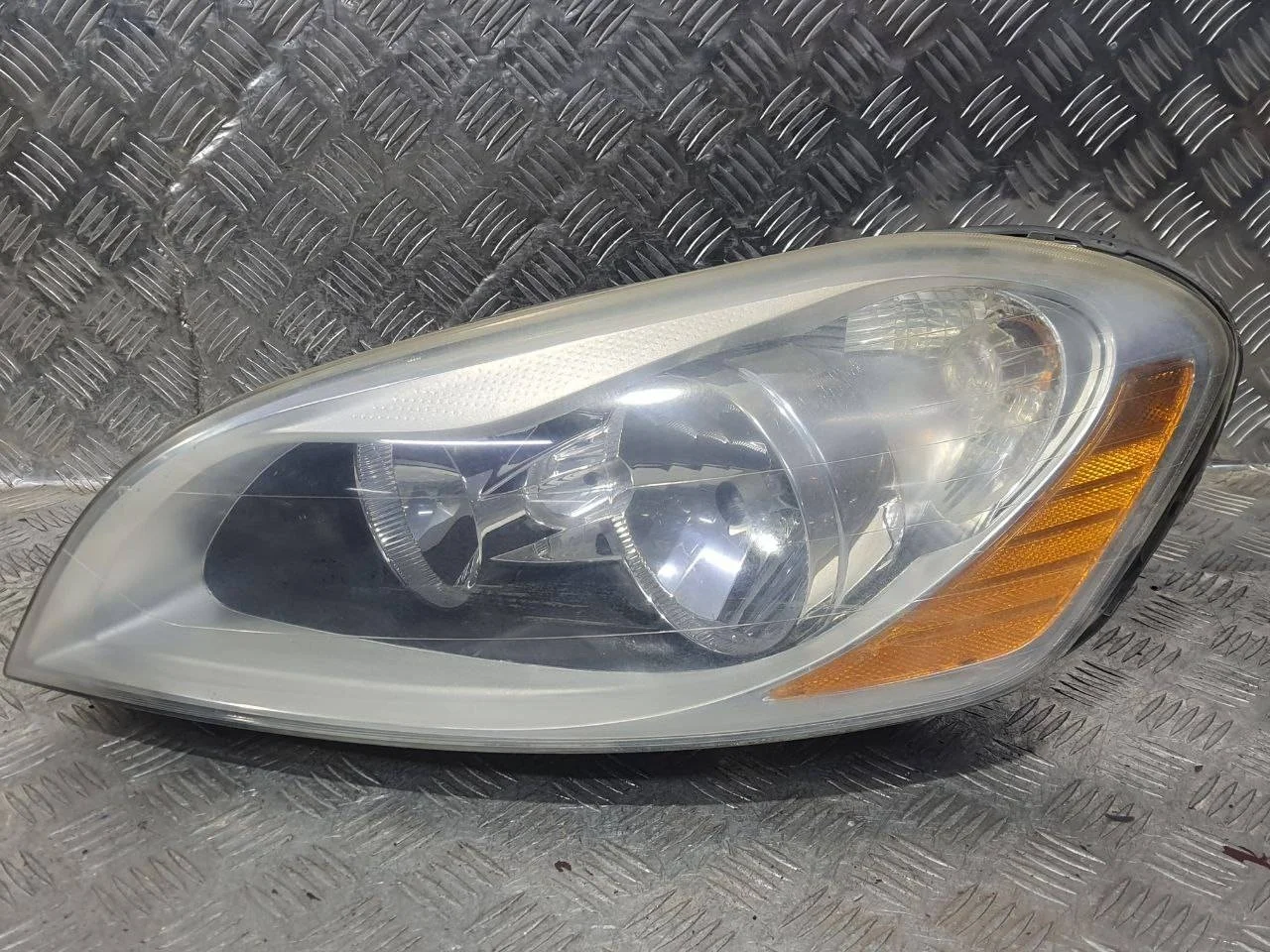 фара левая Volvo XC60