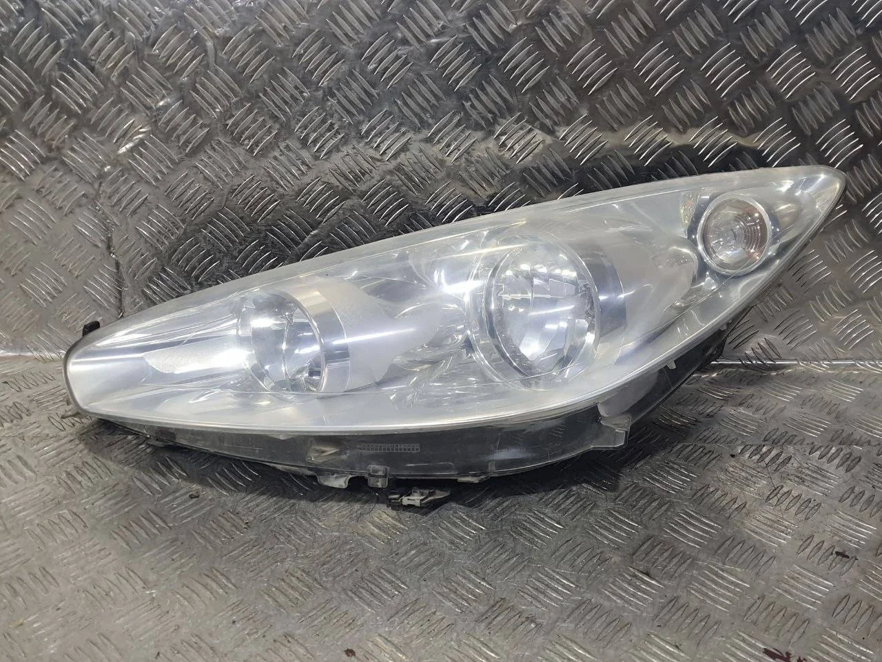 фара левая Peugeot 308 T7