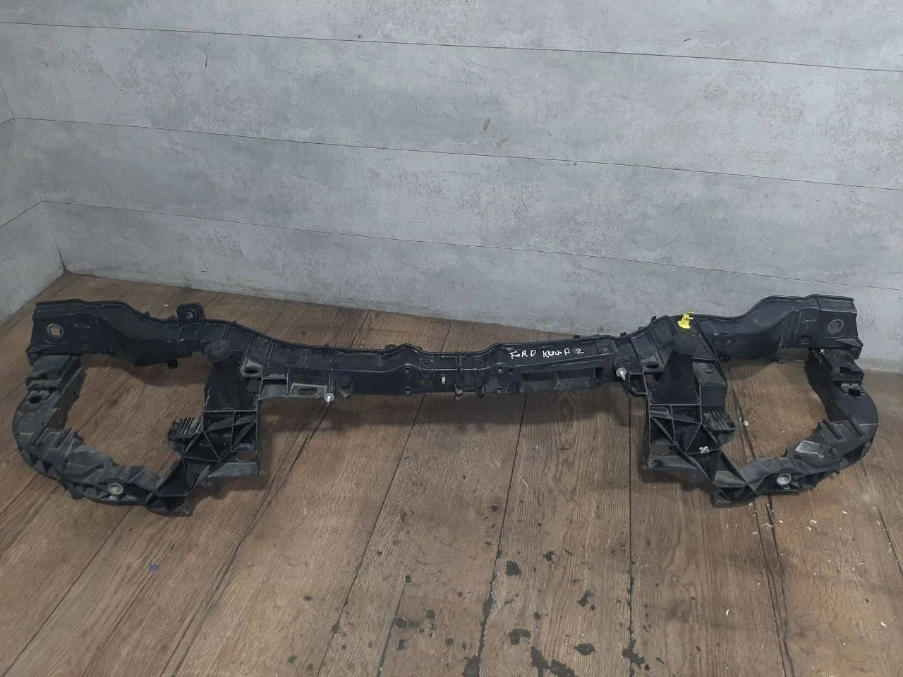 передняя панель (телевизор) Ford Kuga 2