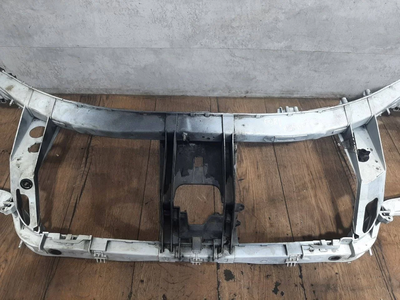 передняя панель (телевизор) Ford Mondeo 4