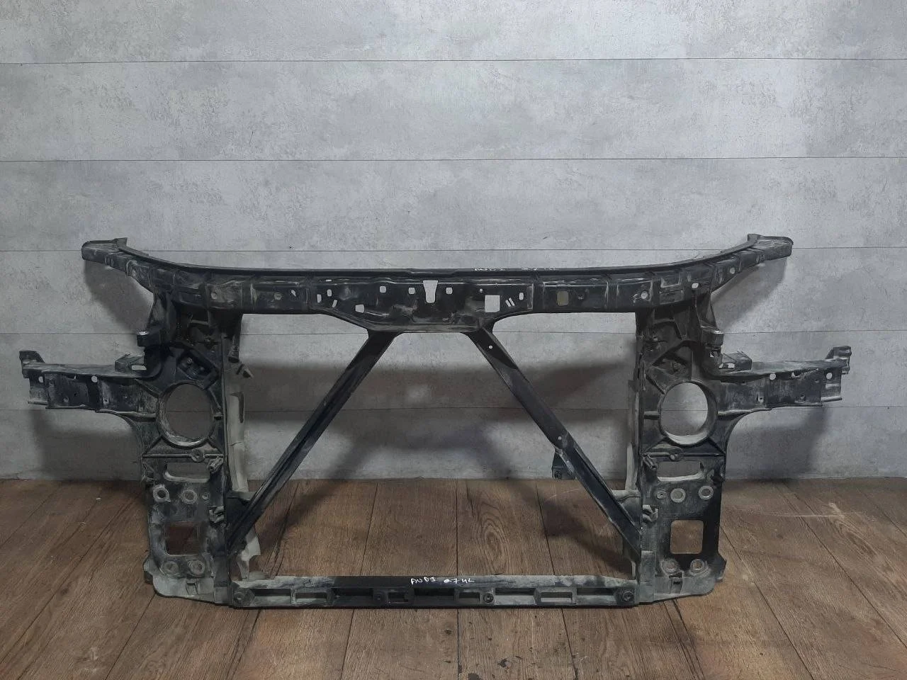 передняя панель (телевизор) Audi Q7 4L