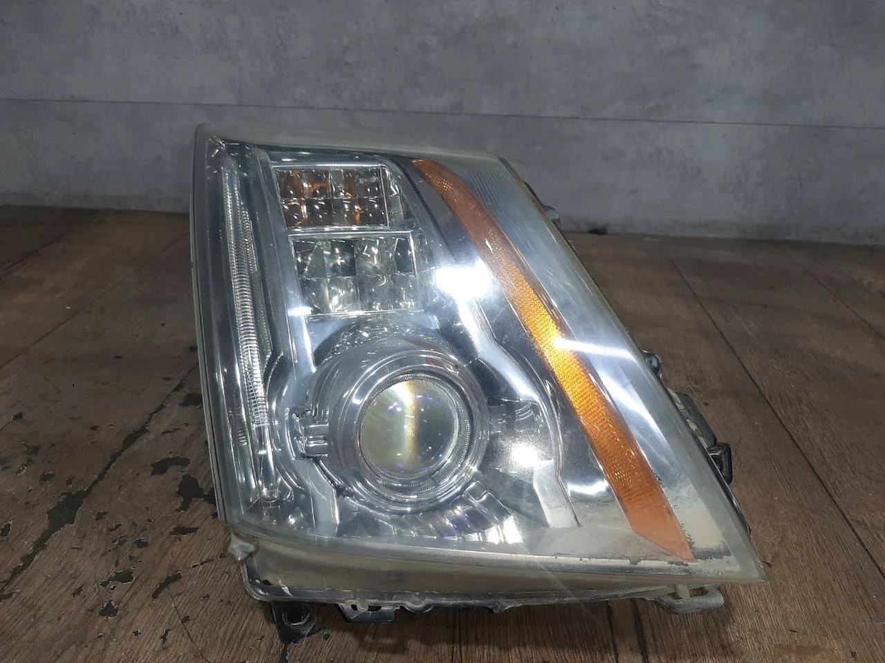 фара правая Cadillac CTS 2