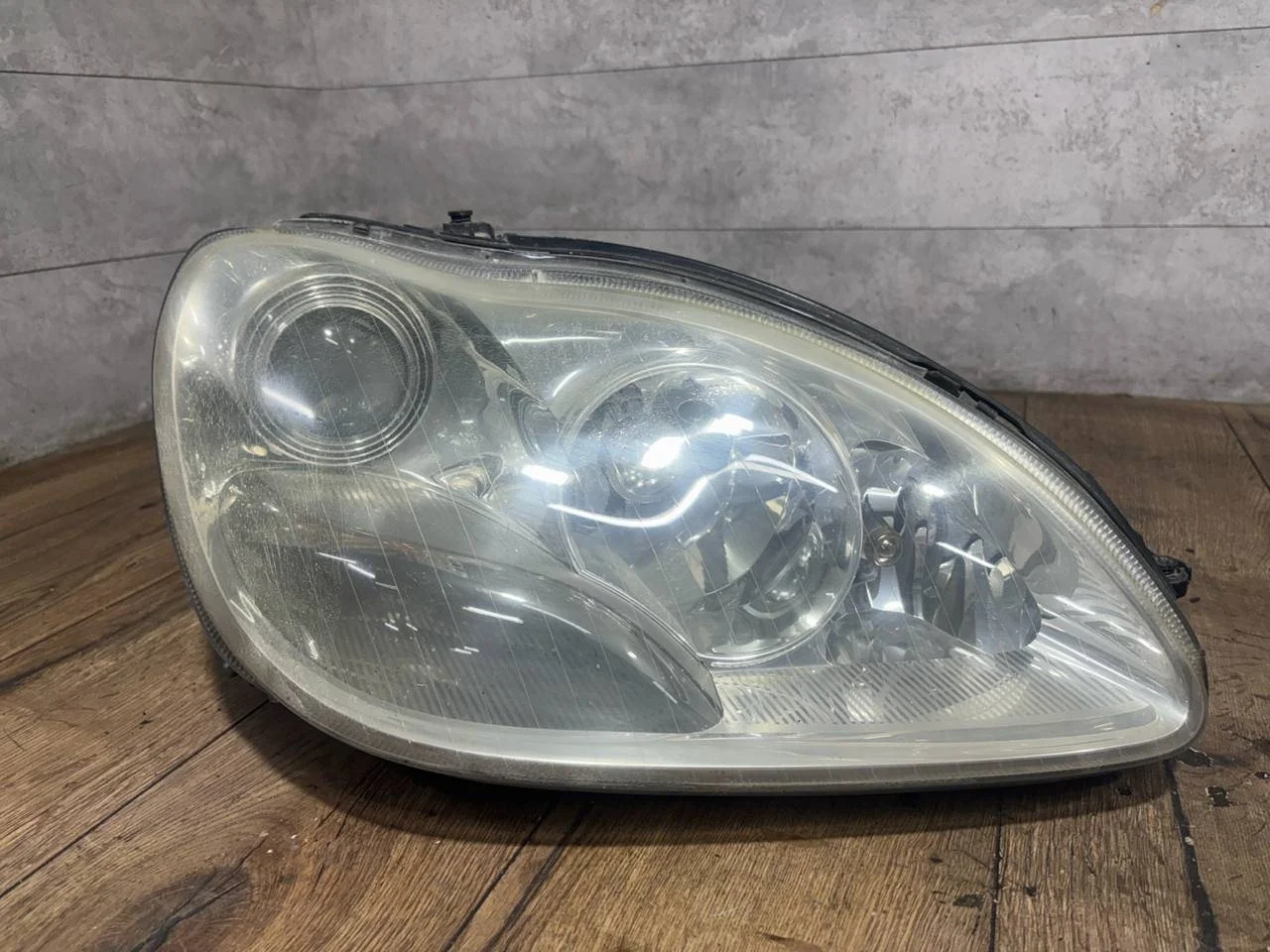 фара правая Mercedes-Benz S W220