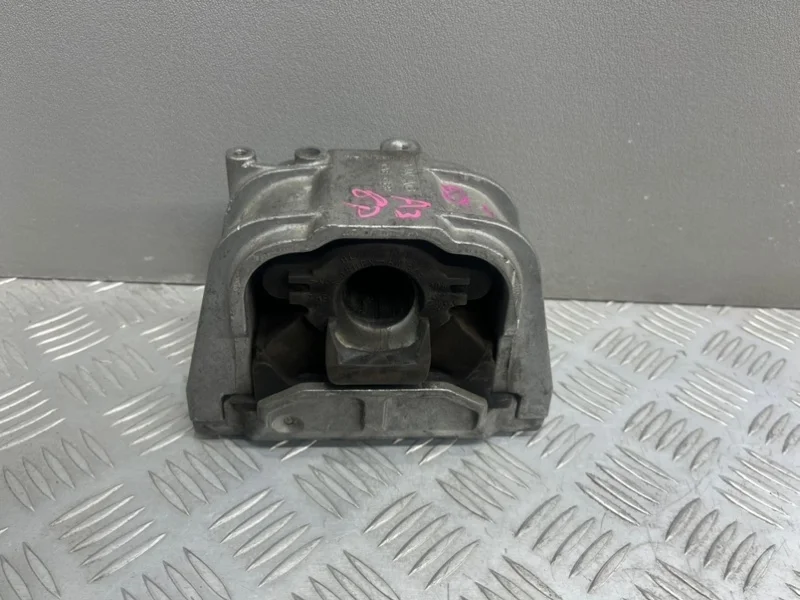 Подушка двигателя Audi A3 8P