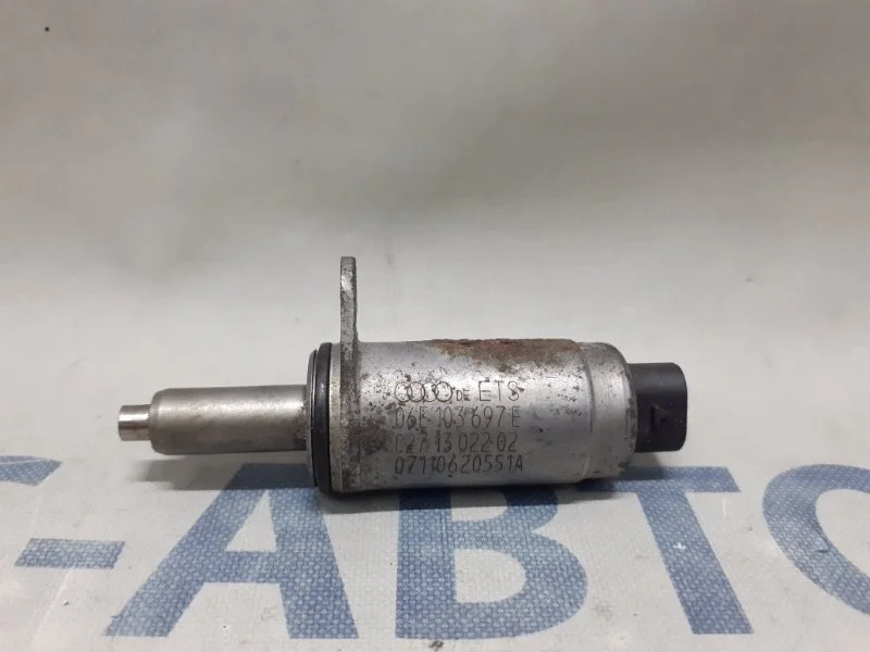 Клапан электромагнитный Audi A5 06E103697E 8K 3.2