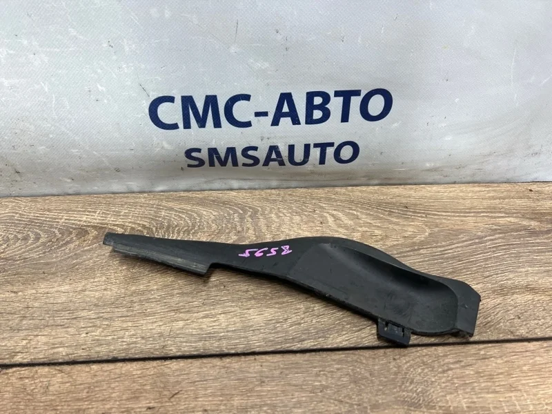 Уплотнитель капота Volvo XC60 2014-2017 31297703 ХС60 B5254T12, левый