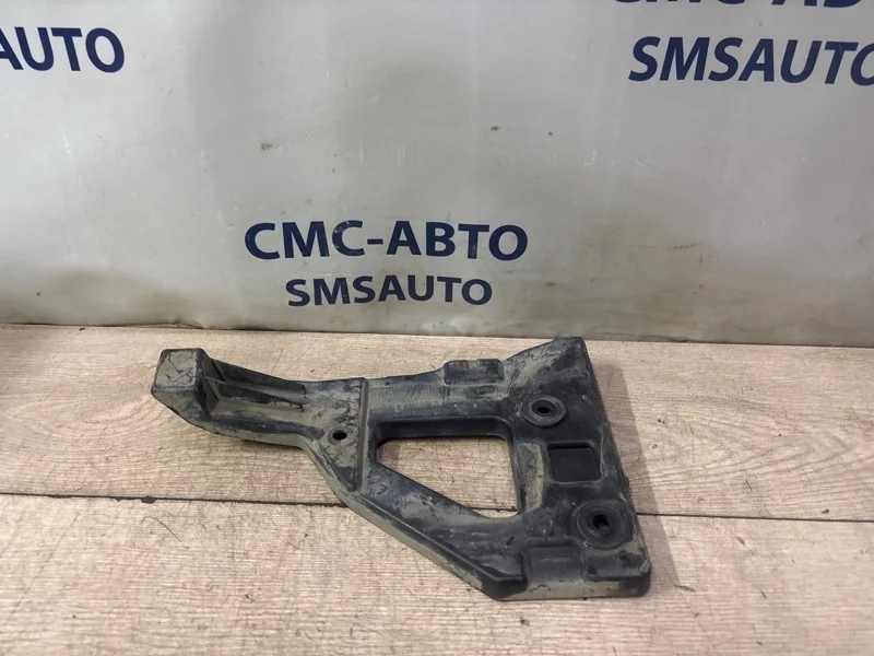 Кронштейн бампера Audi A6 2006 4F0807227 C6 3.2 AUK, передний левый