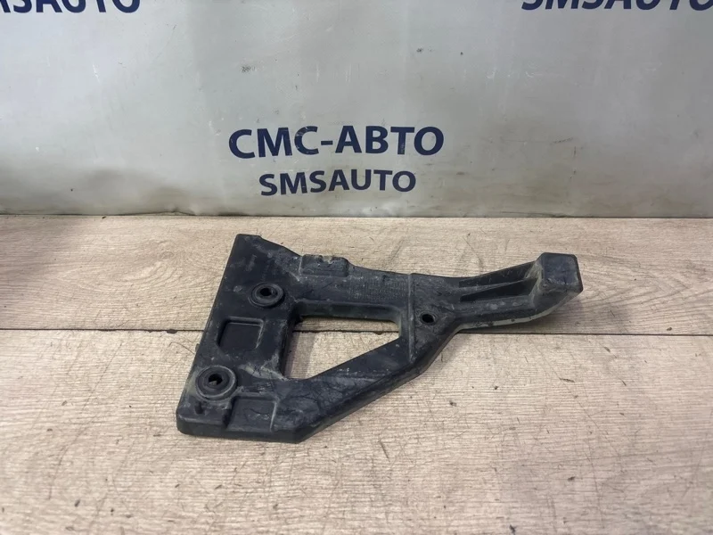 Кронштейн бампера Audi A6 2006 4F0807228 C6 3.2 AUK, передний правый