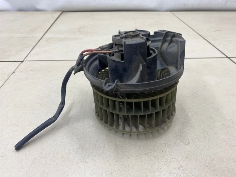 Моторчик отопителя Mercedes-Benz E-Class W124 M103