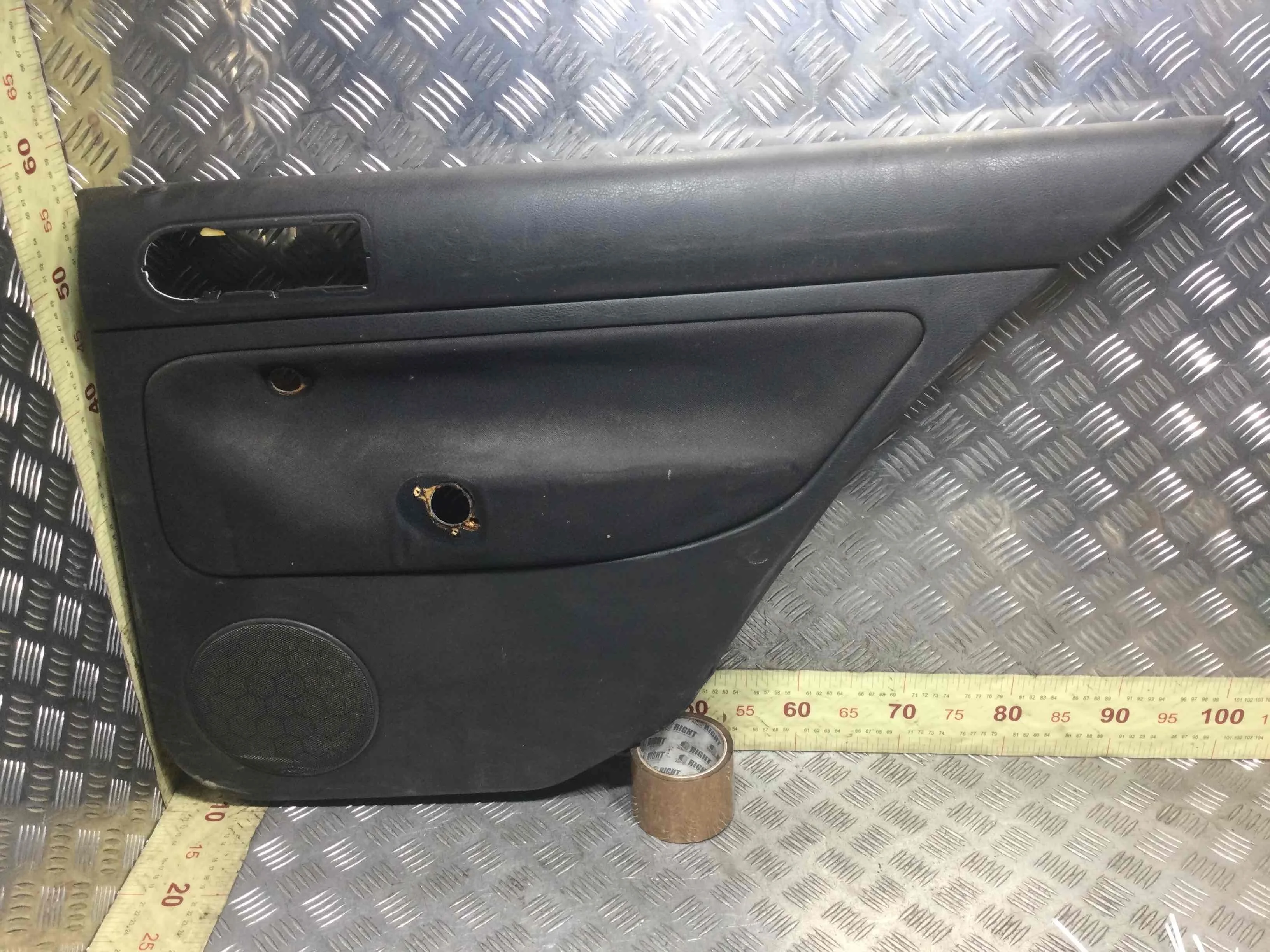 Обшивка двери задней правой (дверная карта) Volkswagen Golf 4 поколение (1997-2004) дизель 1.9 TDI Механика Х/б