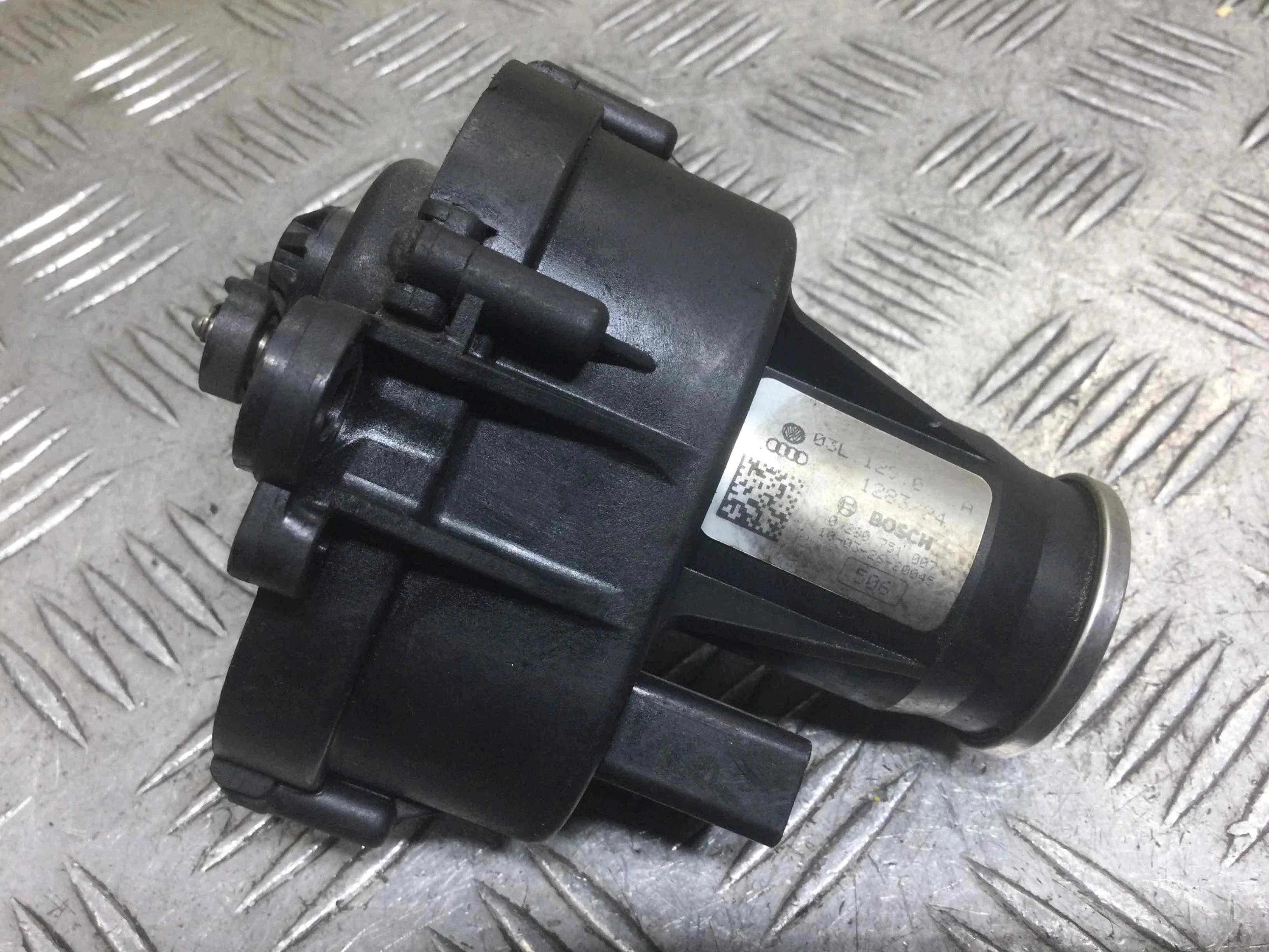 Сервопривод заслонок впускного коллектора Volkswagen Passat B6 (2005-2010) дизель 1.6 TDI Механика Универсал