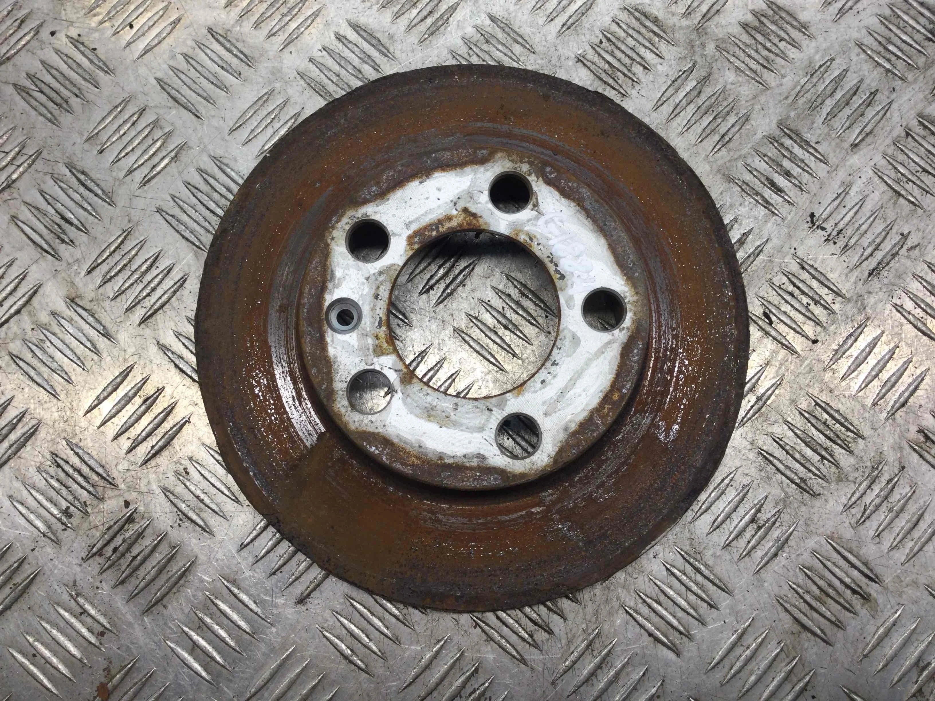 Диск тормозной задний Volkswagen Golf 4 поколение (1997-2004) бензин 1.4 i Механика Х/б