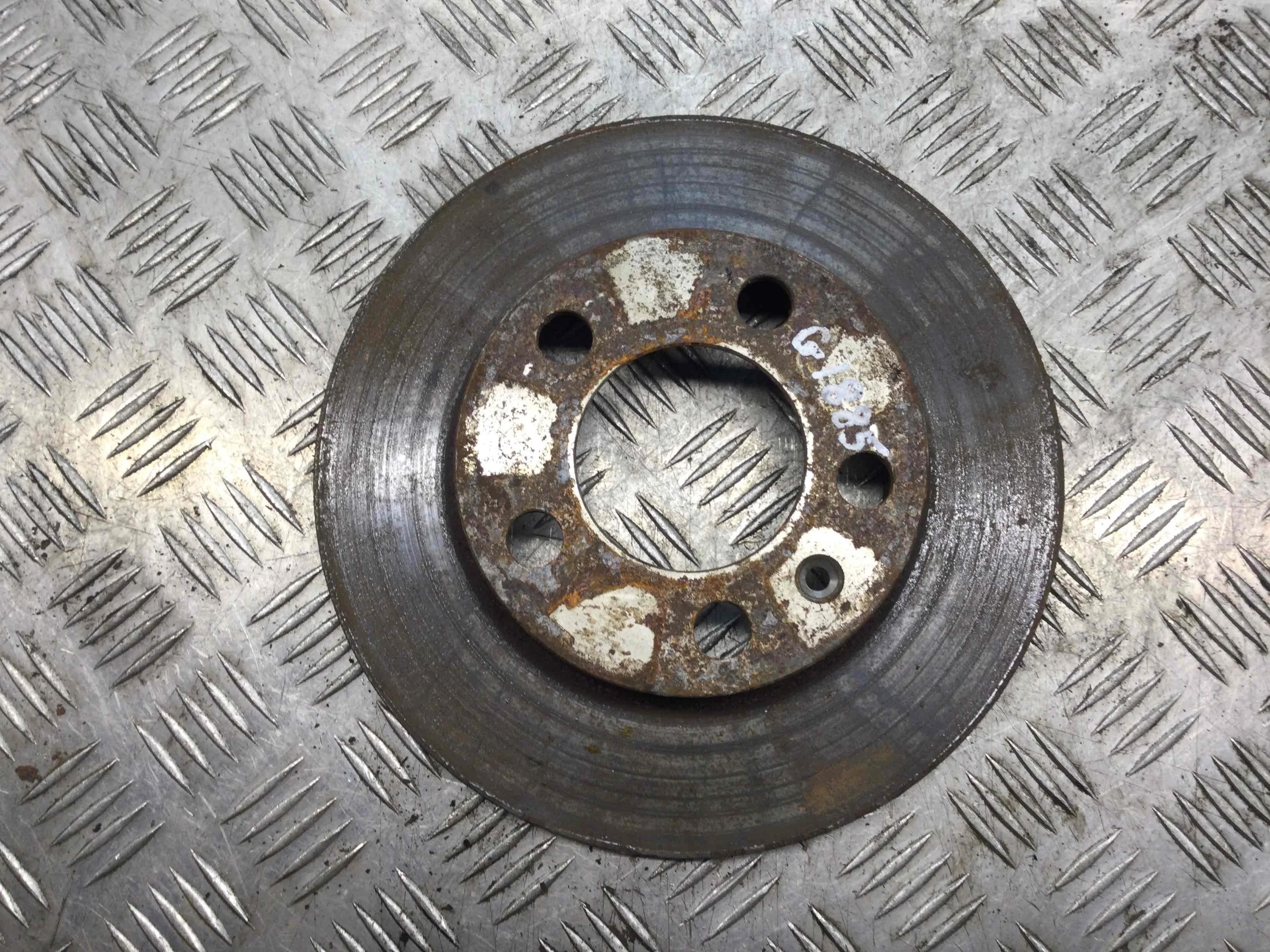 Диск тормозной задний Volkswagen Golf 4 поколение (1997-2004) бензин 1.6 i Механика Х/б