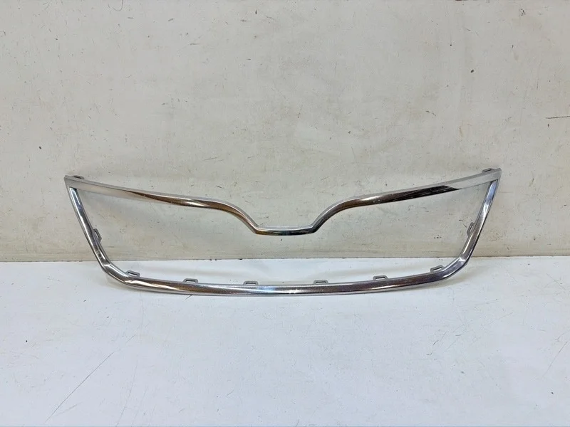 Молдинг решетки радиатора Skoda Rapid 2012-2017