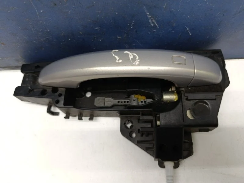 Ручка наружная Audi Q3 8T0837205AGRU 8UB, задняя левая