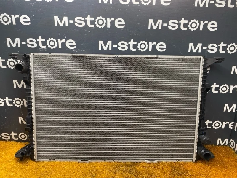 Радиатор ДВС Audi A8 2012 4H0121251C 4H/D4 CGWD