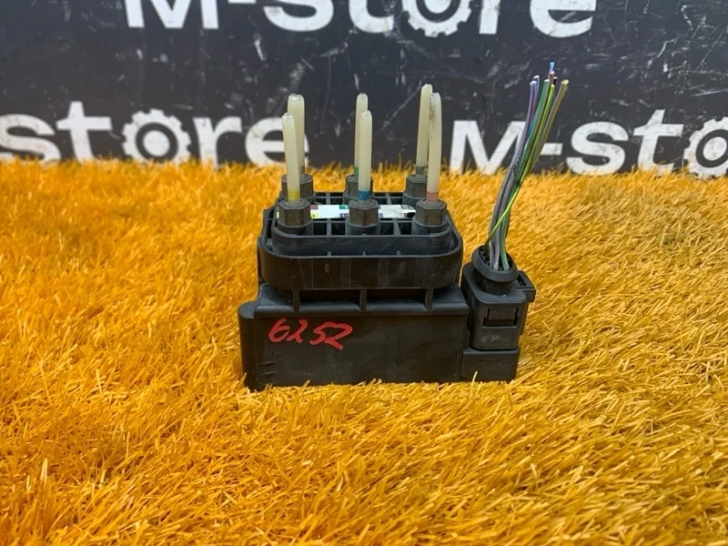 Блок клапанов пневмоподвески Mercedes-Benz S-Class 2006 A2513200058 W221 272.965