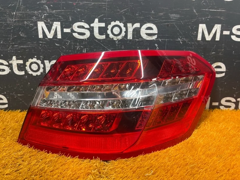 Фонарь задний Mercedes-Benz E-Class 2009 A2129066901 W212 272.980, правый