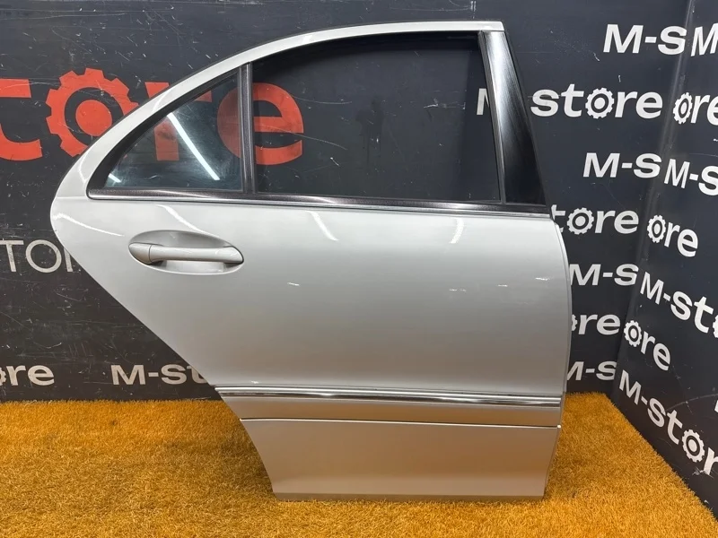 Дверь Mercedes-Benz C-Class 2004 A2037300805 W203 271.948, задняя правая