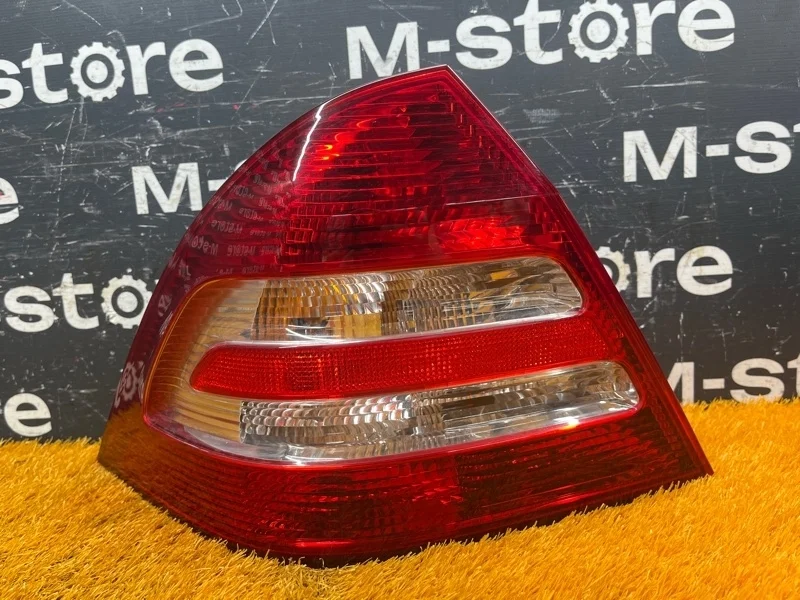 Фонарь задний Mercedes-Benz C-Class 2004 A2038201964 W203 271.948, левый