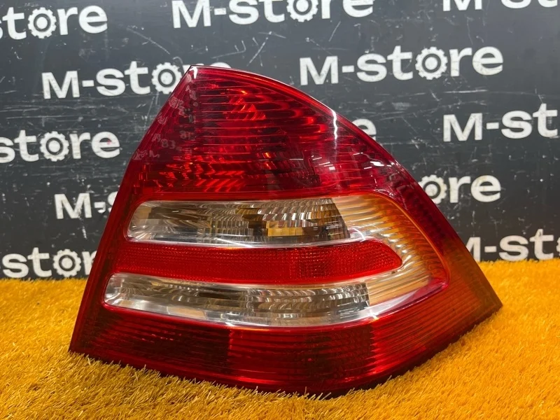 Фонарь задний Mercedes-Benz C-Class 2004 A2038202064 W203 271.948, правый