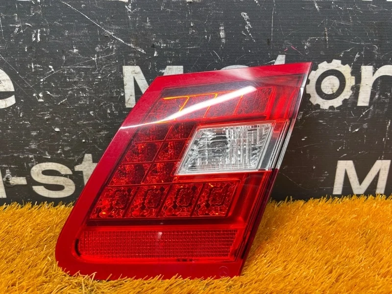 Фонарь крышки багажника Mercedes-Benz E-Class 2009 A2128200864 W212 272.952, правый