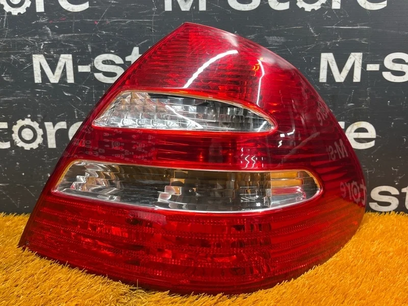 Фонарь задний Mercedes-Benz E-Class 2005 A2118200464 W211 272.943, правый
