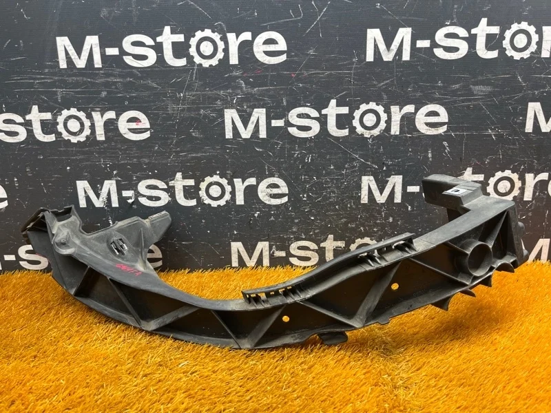 Кронштейн фары Bmw 1-Series 2007 51647120824 E87 N46B20B, правый