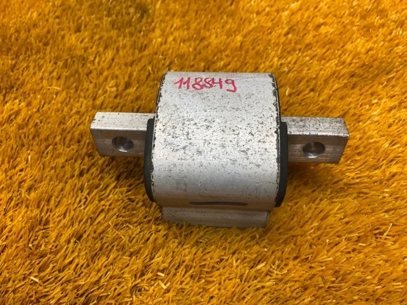 Подушка кпп Mercedes-Benz C-Class 2014 A2052403300 W205 274.920